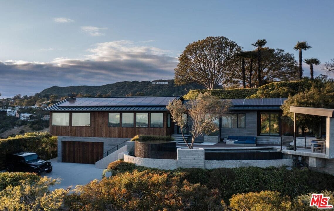 2532 Canyon Oak Dr in Los Angeles, CA - Building Photo