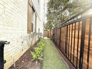 620 Rutland St in Houston, TX - Foto de edificio - Building Photo