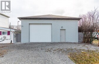 355 Jones Rd in Hamilton, ON - Building Photo - Building Photo