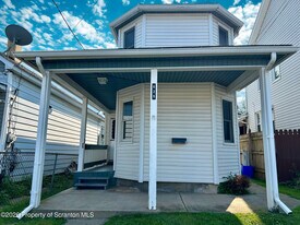 628 Oak St in Old Forge, PA - Building Photo