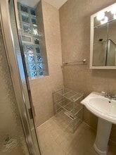 903 N Wood St, Unit 1st Floor in Chicago, IL - Foto de edificio - Building Photo