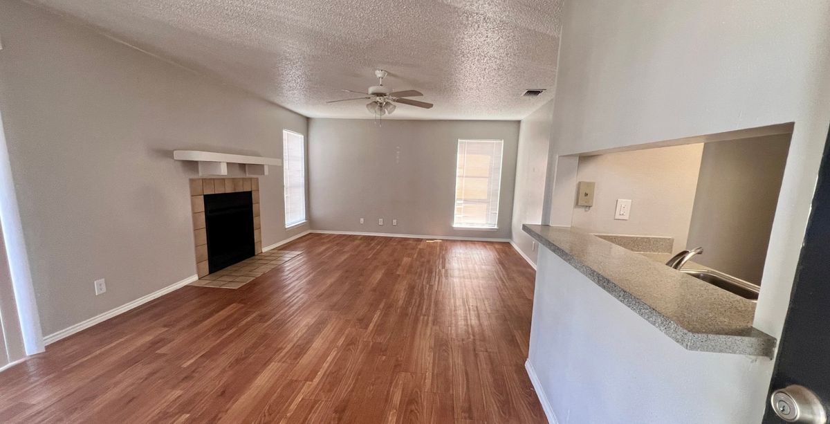806 Station, 3 in Converse, TX - Building Photo