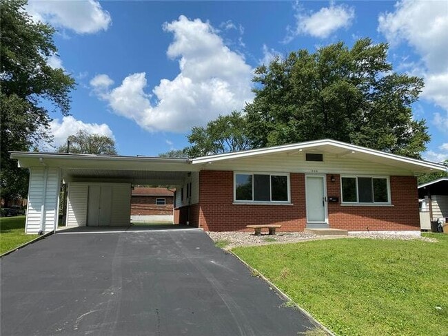 property at 705 Jamaica Pl
