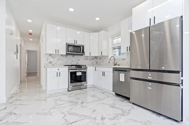 133 W 4TH St in Bayonne, NJ - Building Photo - Building Photo