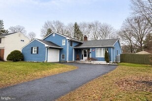 1052 Heartwood Dr in Cherry Hill Township, NJ - Building Photo