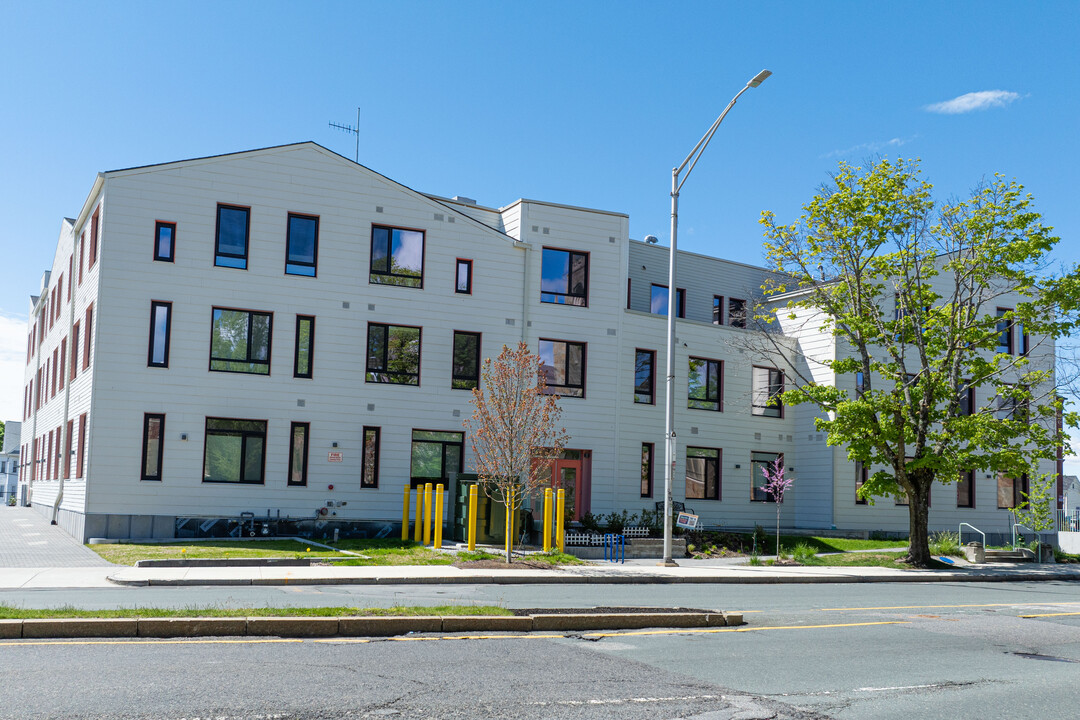 Bay State Cohousing in Malden, MA - Foto de edificio