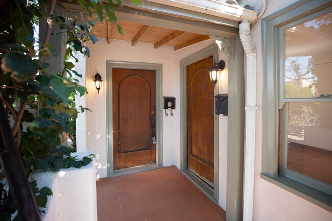 533 E Windsor Rd, Unit 533 in Glendale, CA - Building Photo - Building Photo
