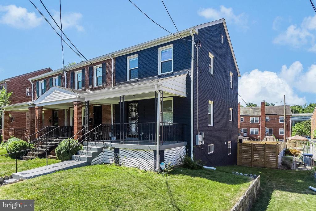 1829 T Pl SE in Washington, DC - Building Photo