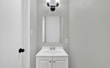 210 N Glover St in Baltimore, MD - Building Photo - Building Photo