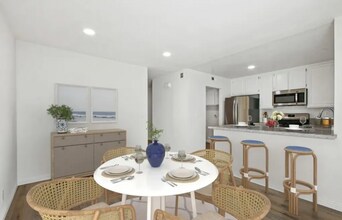 6 Moonrise Ct in Newport Beach, CA - Building Photo - Building Photo