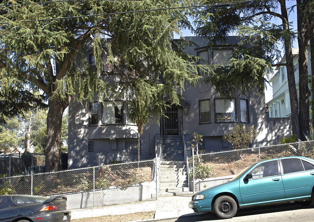 2324 E 19th St in Oakland, CA - Building Photo