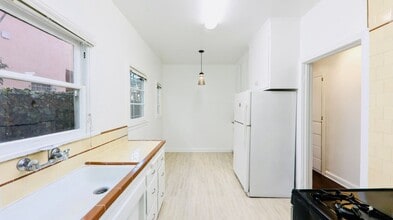 132 N La Peer Dr in Beverly Hills, CA - Foto de edificio - Building Photo