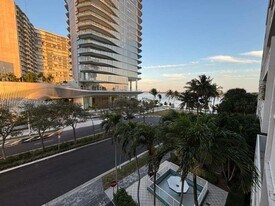 150 SE 25th Rd, Unit 4 in Miami, FL - Building Photo