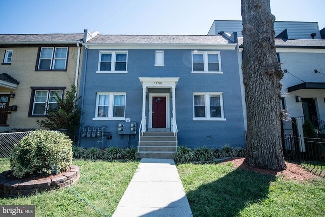 property at 1709 Trinidad Ave NE