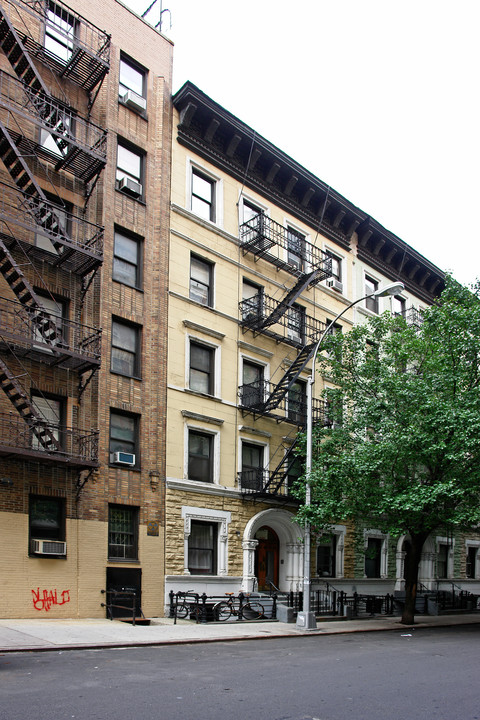 228 W 24th St in New York, NY - Foto de edificio
