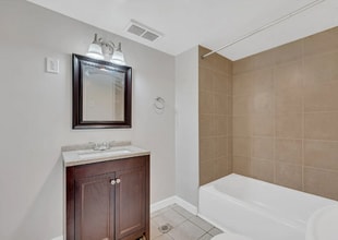 11725 S Wentworth Ave in Chicago, IL - Building Photo - Building Photo