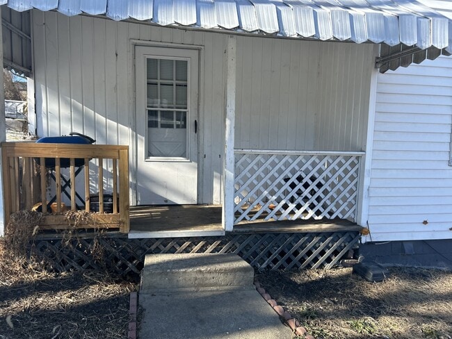 215 N 4th St in Clairton, PA - Building Photo - Building Photo