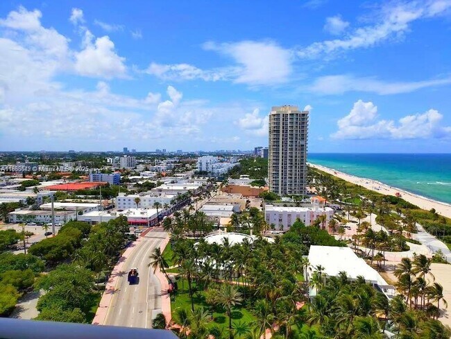 7135 Collins Ave in Miami, FL - Foto de edificio - Building Photo