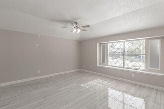 2924 Post Oak Dr in Euless, TX - Building Photo - Building Photo