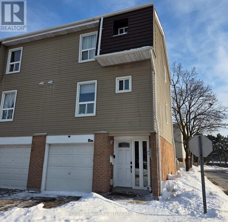 147 Enderby Crescent in Brampton, ON - Building Photo