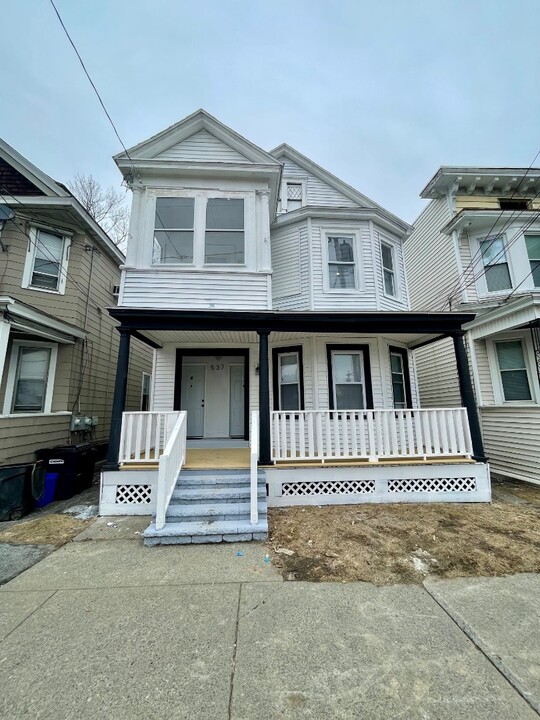 537 Washington Ave in Albany, NY - Building Photo