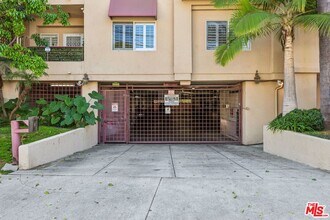 14290 Dickens St in Los Angeles, CA - Building Photo - Building Photo