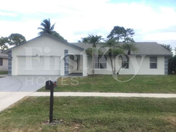 133 Cordoba Cir, Unit 033 in Royal Palm Beach, FL - Building Photo