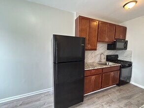 2715 N Sawyer Ave, Unit 215 in Chicago, IL - Building Photo - Building Photo