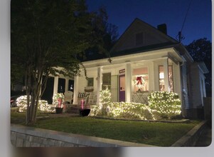 296 Alaska Ave NE, Unit A in Atlanta, GA - Foto de edificio - Building Photo