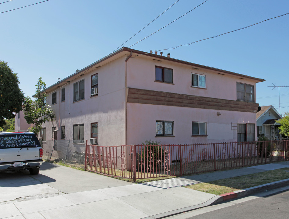 6060 Fishburn Ave in Huntington Park, CA - Building Photo