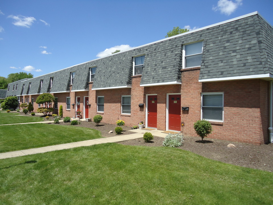 Hemlock Square in Zelienople, PA - Foto de edificio