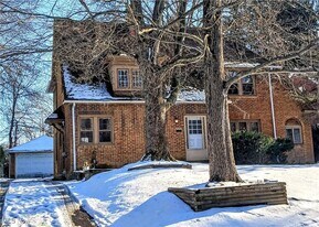 3037 Kiwatha Rd in Youngstown, OH - Building Photo