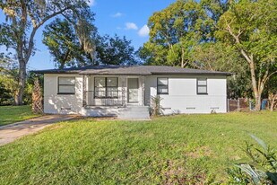 1203 Carthage Dr in Jacksonville, FL - Building Photo