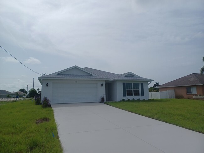 2809 NW 4th Ave in Cape Coral, FL - Foto de edificio - Building Photo