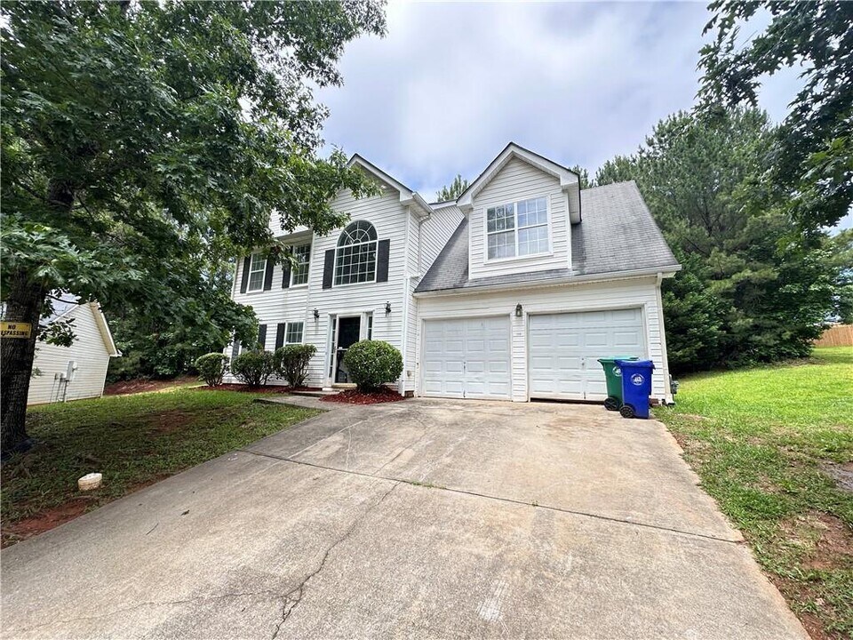 1109 Erie Cir in Stone Mountain, GA - Building Photo