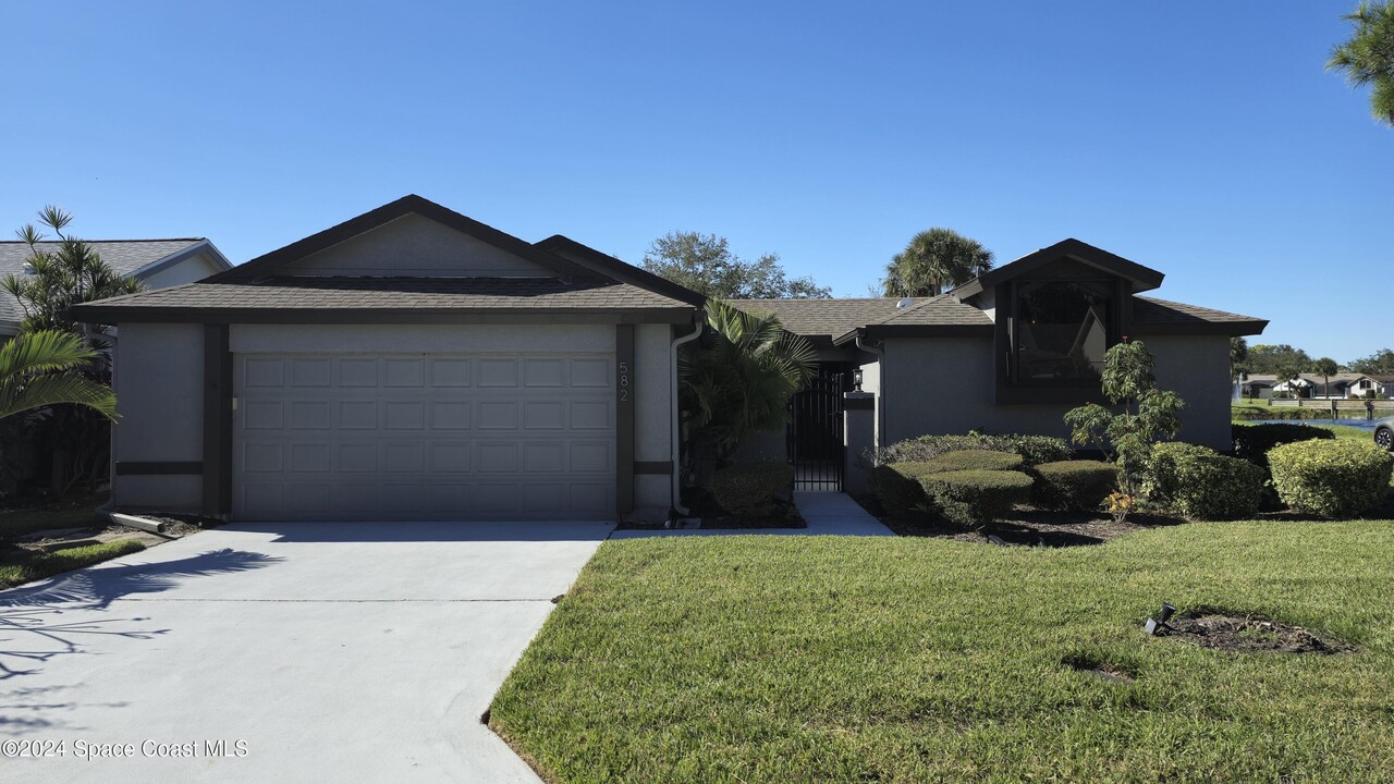 582 Pine Forest Ct in Melbourne, FL - Building Photo