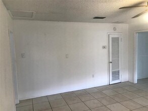 3943 Freedom Ave in Sarasota, FL - Building Photo - Building Photo