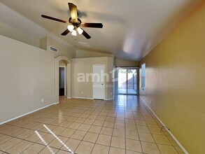 2127 E Danbury Rd in Phoenix, AZ - Foto de edificio - Building Photo