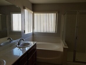 1120 E Oceanwood Ave in N Las Vegas, NV - Building Photo - Building Photo