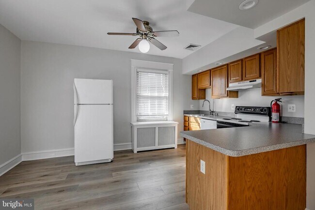 1210 W Darby Rd in Havertown, PA - Building Photo - Building Photo