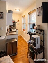 108 Myrtle St, Unit 7 in Boston, MA - Building Photo - Building Photo