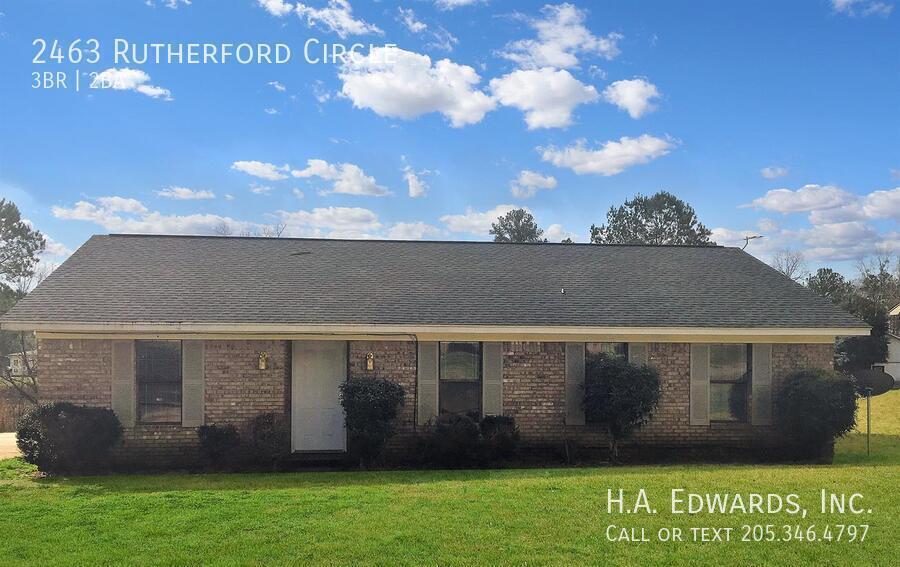 2463 Rutherford Cir in Duncanville, AL - Building Photo
