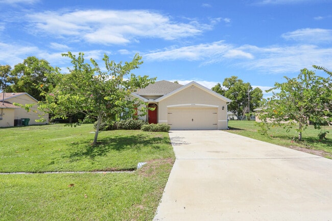 2550 SE Rock Springs Dr in Port St. Lucie, FL - Building Photo - Building Photo