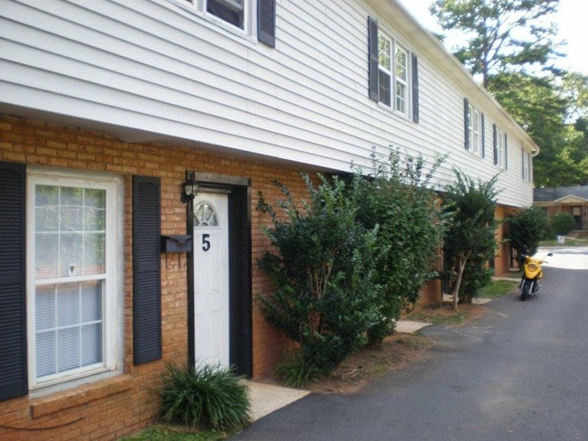 Eastview Apartments in Charlotte, NC - Foto de edificio - Building Photo