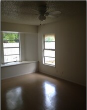 9615 Vale in San Antonio, TX - Building Photo - Building Photo