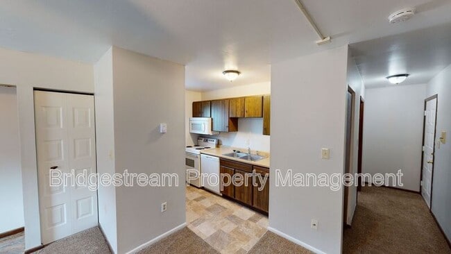 7127 N Springboro Pike in Dayton, OH - Foto de edificio - Building Photo