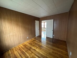 126 Pleasant St, Unit 2 in Willimantic, CT - Building Photo - Building Photo