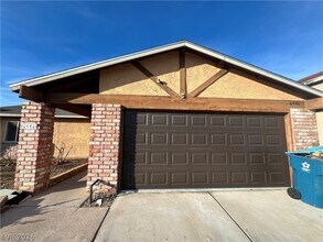 6446 Meadowlark Ln in Las Vegas, NV - Building Photo - Building Photo