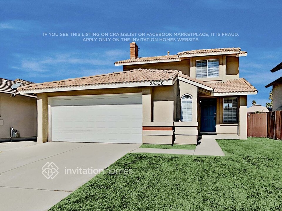 25356 Moorland Rd in Moreno Valley, CA - Foto de edificio