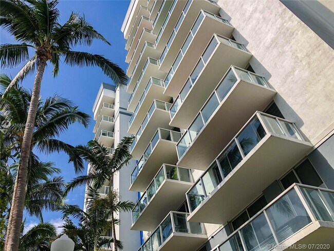 5099 NW 7th St-Unit -TS-03 in Miami, FL - Building Photo - Building Photo